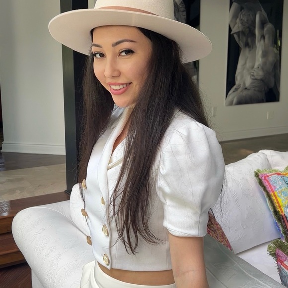 White blouse top - Picture 4 of 6